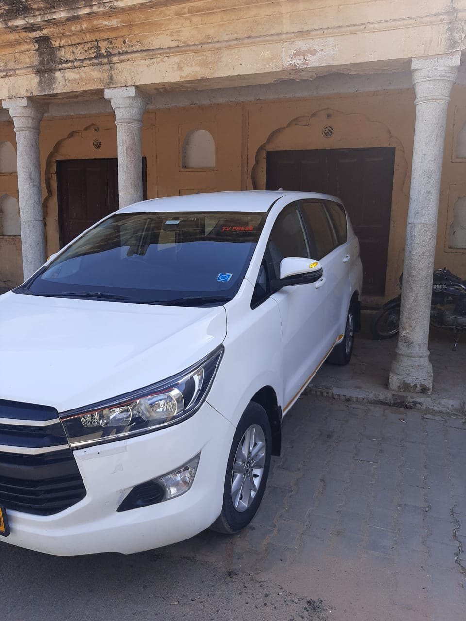 Clean and comfortable cab service in Kozhikode with professional driver, reliable taxi service operating across Calicut for local and outstation trips